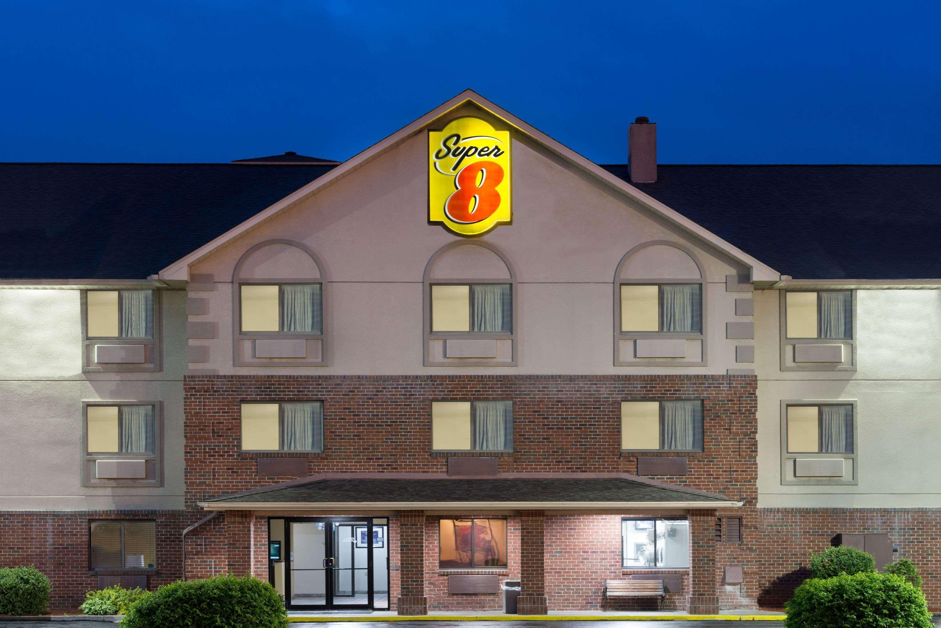 Super 8 By Wyndham Morgantown Hotel Exterior photo