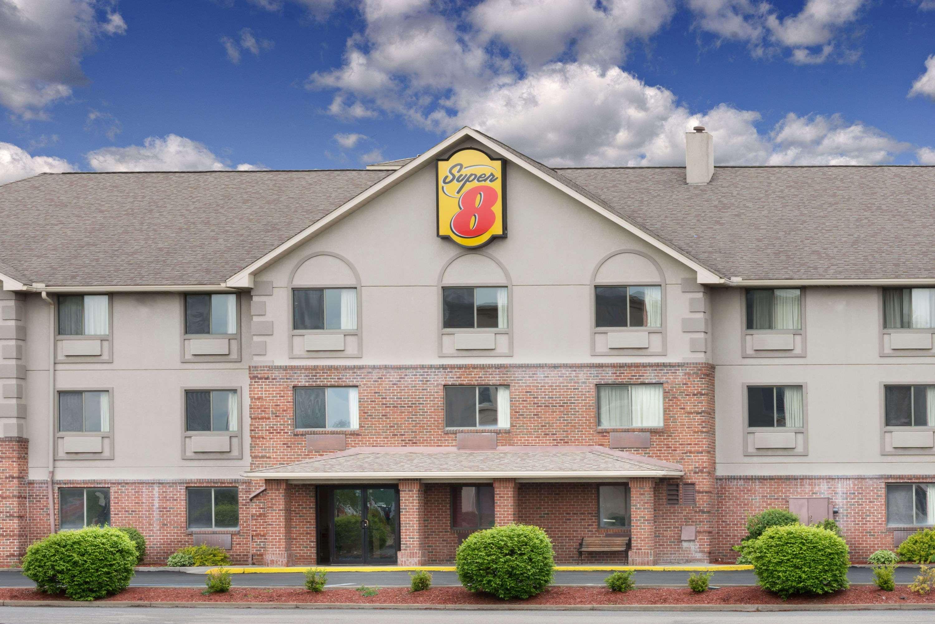 Super 8 By Wyndham Morgantown Hotel Exterior photo
